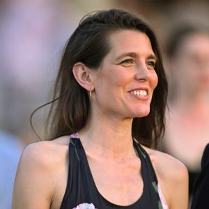 Charlotte Casiraghi pendant la remise du Prix CSI5 lors de la 12ème édition Longines Paris Eiffel Jumping au pied de la Tour Eiffel sur le Champ-de-Mars à Paris, France le 20 juin 2026 © Perusseau / Veeren / Bestimage