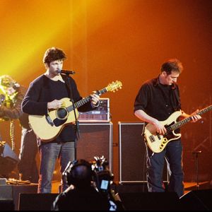 En parlant de ce groupe, aucun membre n'a souhaité témoigner et livrer sa vérité dans ce documentaire.  

Noir Désir (Serge Teyssot-Gay, Denis Barthe, Bertrand Cantat et Jean-Paul Roy) aux Victoires de la musiques à Paris, le 10 mars 2002. ©Bestimage