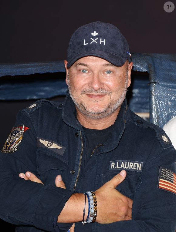 “Je voudrais faire un énorme bisou pour les dizaines de milliers de messages d'amour que j'ai reçu sur les réseaux, qui me disaient merci de revenir”, a déclaré Cauet pour son retour

Sébastien Cauet - Première du film "Indiana Jones et le Cadran de la destinée" au cinéma Le Grand Rex à Paris le 26 juin 2023. © Coadic Guirec/Bestimage