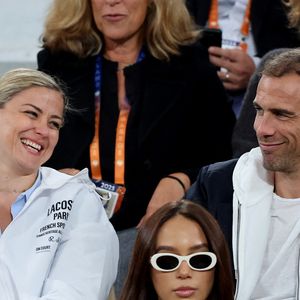 Laure Boulleau et Bruno Cheyrou dans les tribunes lors des Internationaux de France de Tennis de Roland Garros 2025, à Paris, France, le 28 mai 2025. © Jacovides-Moreau/Bestimage