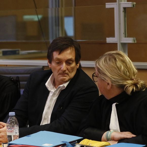 Pierre Palmade au tribunal de Melun avec ses avocats Me Alain Barsikian et Me Céline Lasek  pour son procès pour blessures involontaires à la suite d'un accident de la route en février 2023 dans lequel sa voiture a percuté un autre véhicule à Melun. Le 20 novembre 2024. © Christophe Clovis / Bestimage