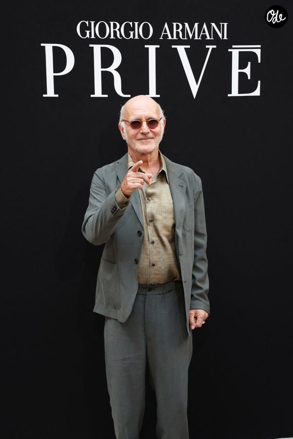 Le défilé s’est tenu au Palazzo Armani dans une ambiance intimiste et élégante.

Ludovico Einaudi au défilé Giorgio Armani Privé "Collection Haute Couture Automne/Hiver 2026-2027" lors de la Fashion Week de Paris, le 7 juillet 2026.

Florian Lavielle / Bestimage