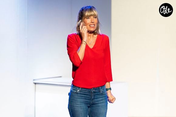 "J'ai envie de profiter, de mettre toute mon énergie dans le fait de m'occuper de mes enfants", s'était-elle alors dit.

Melanie Page - Représentation de la pièce "Je m'appelle Georges, et vous ?" lors du Festival de Ramatuelle 2026. © Cyril Bruneau / Festival de Ramatuelle / Bestimage