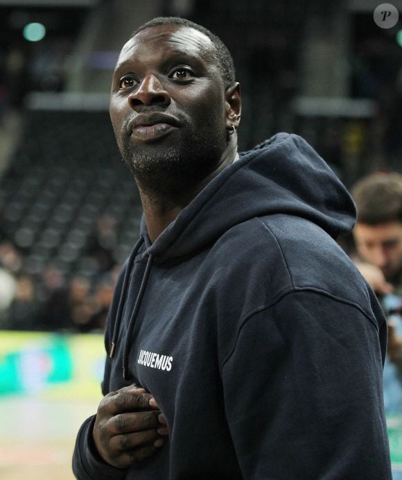 Omar Sy - Les célébrités assistent à la victoire du club Paris Basketball face au Baskonia Vitoria (67-65) à l'Adidas Arena à Paris, le 1er novembre 2024. 
© Jonathan Rebboah / Panoramic / Bestimage