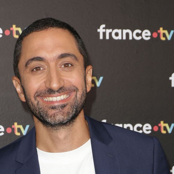 "Je le dis de manière très ferme : je n’ai jamais exercé de violences, quelles qu’elles soient, envers la mère de mes enfants", a-t-il assuré.

Jimmy Mohamed au photocall de la conférence de presse de rentrée de France Télévisions à Paris, France, le 4 septembre 2024.

© Coadic Guirec/Bestimage