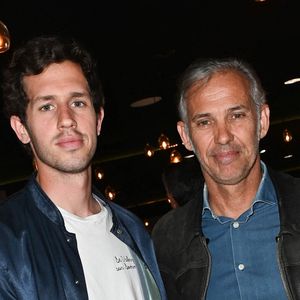 Paul Belmondo et son fils Victor Belmondo - Les célébrités assistent au combat de boxe opposant le français Tony Yoka au congolais Martin Bakula à l'AccorHotels Arena à Paris, France, le 14 mai 2022. © Coadic Guirec/Bestimage