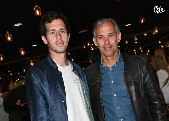 Paul Belmondo et son fils Victor Belmondo - Les célébrités assistent au combat de boxe opposant le français Tony Yoka au congolais Martin Bakula à l'AccorHotels Arena à Paris, France, le 14 mai 2022. © Coadic Guirec/Bestimage
