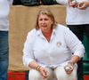 Et à son domicile, elle a fait fabriquer un élément sur mesure.
Les Chefs à Saint-Tropez fêtent les producteurs 2025 - Les Chefs et les producteurs se retrouvent sur la place des Lices à Saint-Tropez, le 4 mai 2025. Pétanque des Chefs .. La Cheffe Stéphanie Le Quellec. ©Jean-Marc Lhomer / Bestimage.