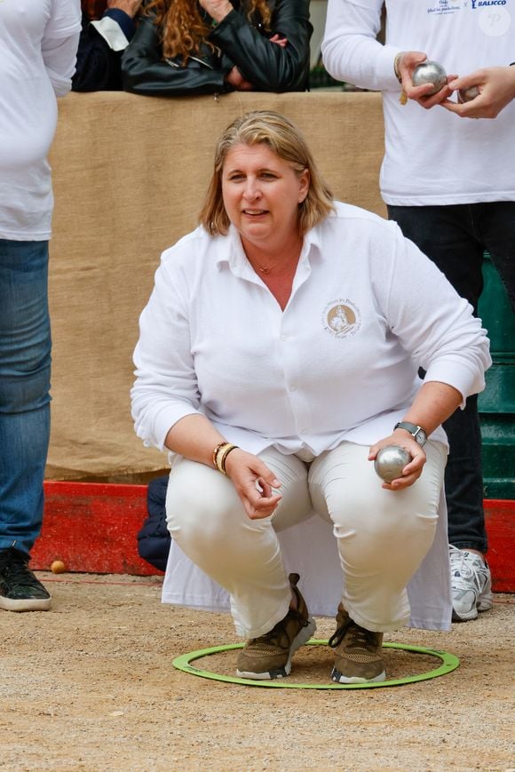 Et à son domicile, elle a fait fabriquer un élément sur mesure.

Les Chefs à Saint-Tropez fêtent les producteurs 2025 - Les Chefs et les producteurs se retrouvent sur la place des Lices à Saint-Tropez, le 4 mai 2025. Pétanque des Chefs .. La Cheffe Stéphanie Le Quellec. ©Jean-Marc Lhomer / Bestimage.