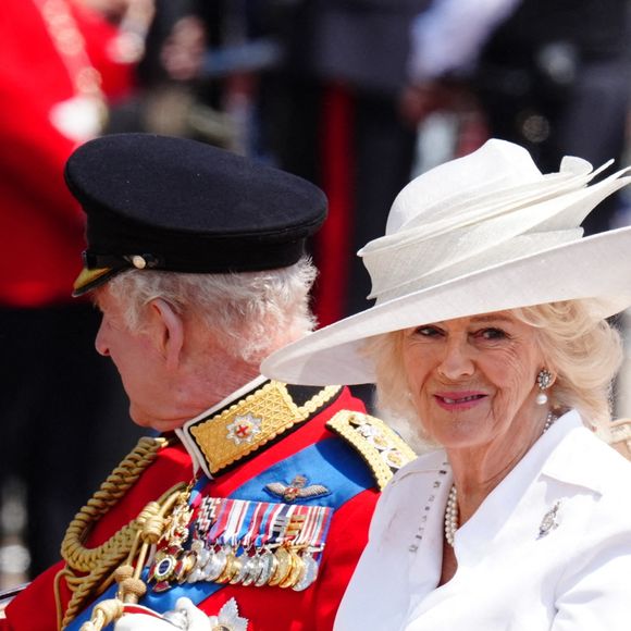 Le roi Charles III et la reine Camilla rentrent au palais de Buckingham après la cérémonie du drapeau dans le centre de Londres, alors que le roi Charles III célèbre son anniversaire officiel. Date de la photo : samedi 14 juin 2025. ... Cérémonie de remise des couleurs ... 14-06-2025 ... Londres ... UK ... Le crédit photo doit être lu comme suit : Aaron Chown/PA Wire. Numéro de référence unique : 80648642 ... Le crédit photo doit être lu comme suit : Aaron Chown/PA Wire