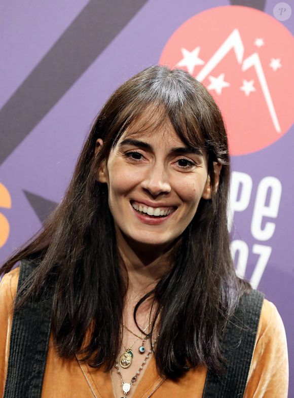 Melisa Sözen a acquis une notoriété internationale grâce à son rôle dans "Le bureau des légendes", mais aussi pour celui qu'elle a campé dans "Winter Sleep", un film turc sacré Palme d'Or à Cannes, en 2014.

Melisa Sözen pour le film "Damien veut changer le monde" - 22ème Festival International du Film de Comédie de l'Alpe d'Huez le 16 janvier 2019. © Dominique Jacovides/Bestimage