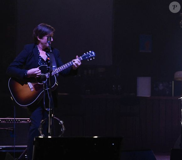 Jacques Dutronc et Thomas Dutronc en showcase de leur tournée "Dutronc & Dutronc" au Centre Evénementiel de Courbevoie le 11 avril 2022 © Coadic Guirec/Bestimage