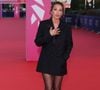 elle a aussi misé sur des collants à pois qui valorisent ses jambes fuselées

Laura Smet sur le tapis rouge lors de la première du film 'L'Invitation' pendant la 52ème édition du Festival du Cinéma Américain de Deauville, France, le 5 septembre 2026. © Denis Guignebourg/Bestimage