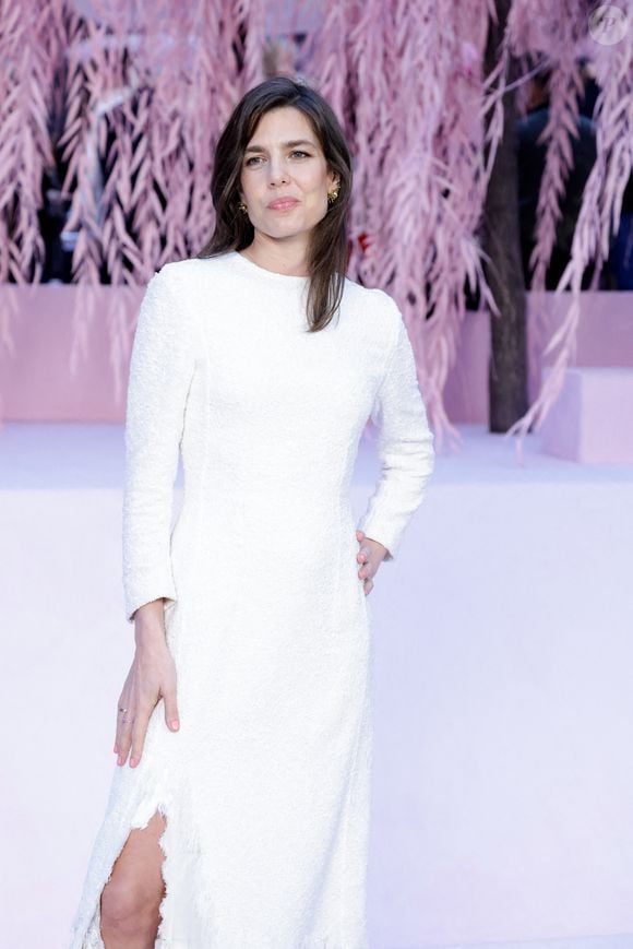La cavalière explique que son quotidien a récemment changé, notamment avec son installation à Paris.

Charlotte Casiraghi au photocall du deuxième défilé Chanel "Collection Haute Couture Printemps/Eté 2026", lors de la Fashion Week de Paris, le 27 janvier 2026

© Olivier Borde / Bestimage