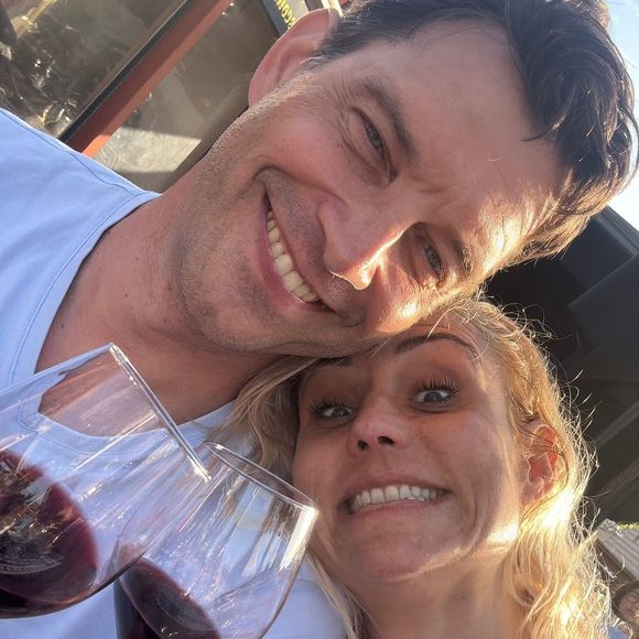 Avec son mari Bertrand Lacherie, elle y réunit toute sa tribu.

L'heure des vacances a sonné pour Élodie Gossuin, son mari Bertrand et leur quatre enfants