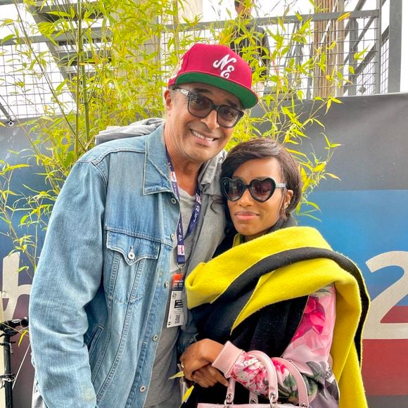 Yannick Noah partage actuellement la vie de Malika, une femme de 31 ans sa cadette

Yannick Noah et sa compagne Malika, enceinte, lors des "24H du Mans"
© Fabien Faure/Bestimage