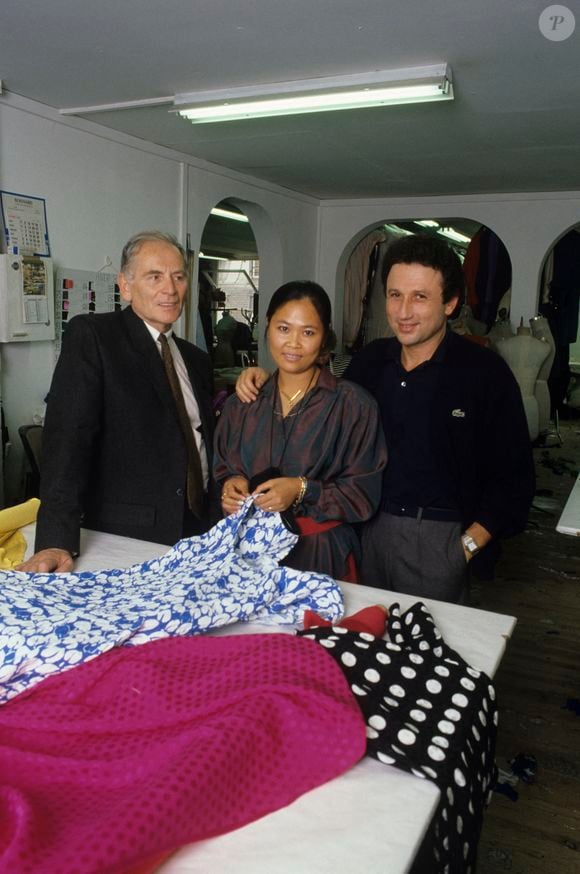 "On s’est occupés de ses études en Angleterre. Elle est devenue quelqu’un de très pointu dans son domaine. Un jour, elle a été engagée chez Pierre Cardin", a-t-il raconté

Archives - En France, à Paris, Pierre Cardin, Michel Drucker, et sa fille adoptive cambodgienne Yleng  dans l'atelier de couture de chez CARDIN où elle est première main. Septembre 1987
© Michel Ristroph via Bestimage
