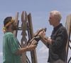 Jacques de Koh-Lanta, La tribu maudite, déménage
Jacques de Koh-Lanta et Denis Brogniart lors de la saison La tribu maudite
