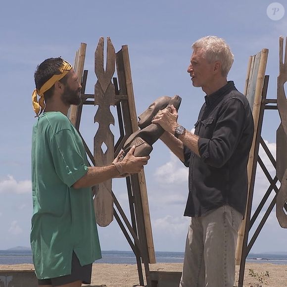 Jacques de Koh-Lanta, La tribu maudite, déménage

Jacques de Koh-Lanta et Denis Brogniart lors de la saison La tribu maudite