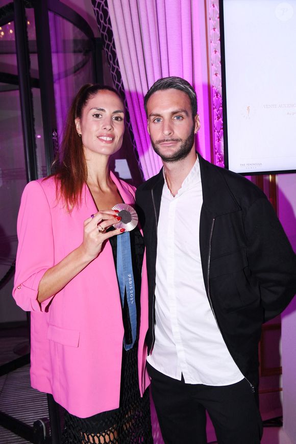 Lors de son interview, Elodie Clouvel, en couple avec Valentin Belaud, lui aussi pentathlète, a alors évoqué les conséquences de cette grossesse sur son corps d'athlète. 

Elodie Clouvel et son compagnon Valentin Belaud - Photocall du 5ème gala de charité de l'association "Les Bonnes Fées" à l'occasion de la campagne mondiale "Octobre Rose" à l'hôtel Peninsula, Paris le 3 octobre 2024. © Rachid Bellak/Bestimage