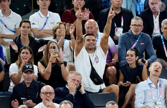 Laure Manaudou, Florent Manaudou et Lola Dumenil en tribunes pendant l'épreuve de basketball de Demi-Finale opposant la France à l'Allemagne lors des Jeux Olympiques de Paris 2024 (JO) à l'Arena Bercy, à Paris, France, le 8 août 2024.

© Jacovides-Perusseau/Bestimage