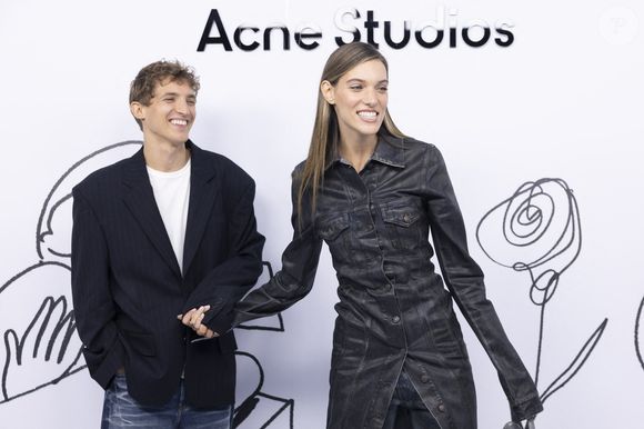 Ensemble, ils ont marqué les Victoires de la musique 2025 avec un duo devenu viral, symbole de leur lien artistique et personnel.

Aliocha Schneider et sa compagne Charlotte Cardin - Photocall du défilé de mode Femmes Printemps/Été 2025 "Acne Studio" lors de la fashion week de Paris. Le 25 septembre 2024
© Olivier Borde / Bestimage