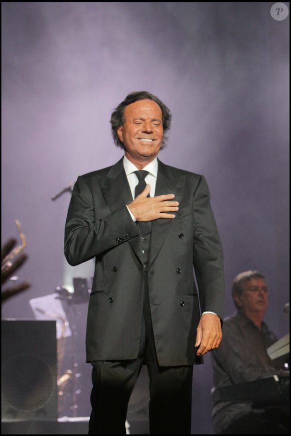 La justice espagnole s'est déclarée incompétente pour juger cette affaire

Julio Iglesias en concert à l'Olympia. COADIC GUIREC / BESTIMAGE