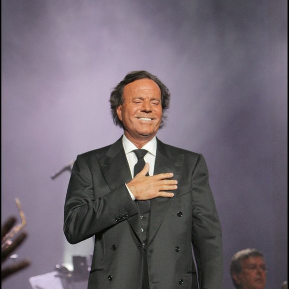 La justice espagnole s'est déclarée incompétente pour juger cette affaire

Julio Iglesias en concert à l'Olympia. COADIC GUIREC / BESTIMAGE