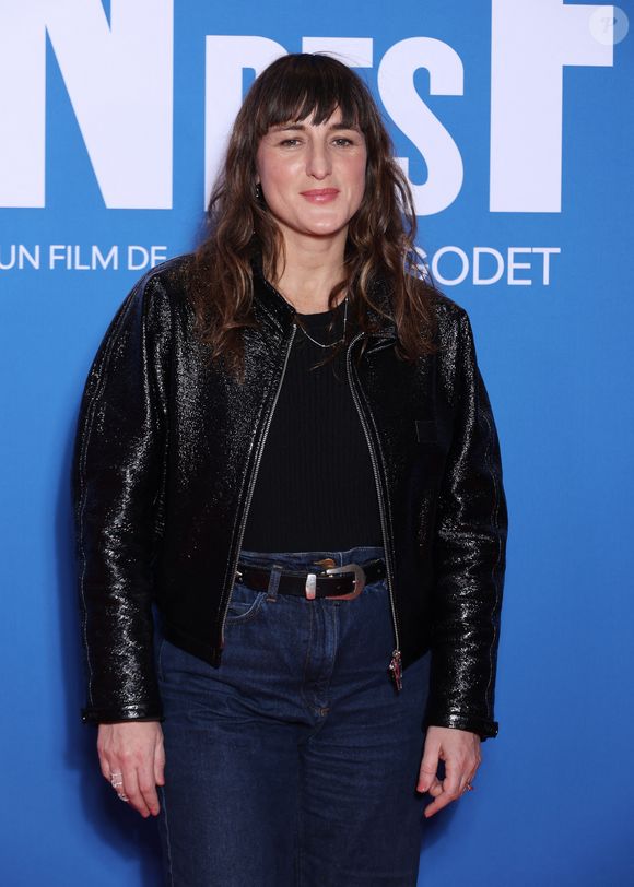Juliette Armanet lors de la première du film 'La maison des femmes' au cinéma Pathé Palace le 19 Février 2026 à Paris. © Denis Guignebourg / BestImage