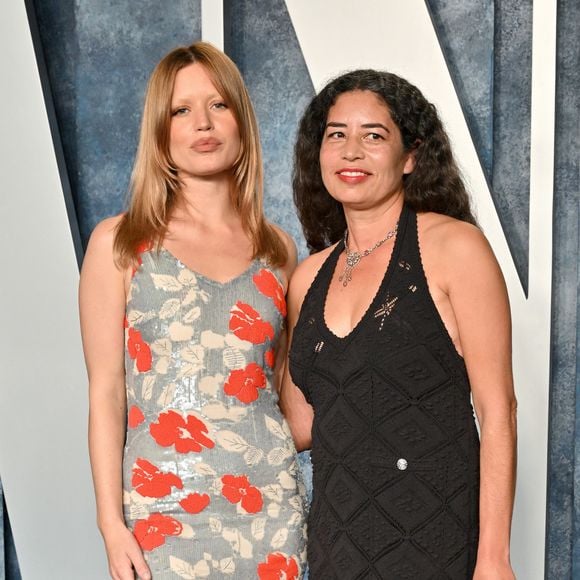 Georgia May Jagger et Karis Jagger au photocall de la soirée "Vanity Fair" lors de la 95ème édition de la cérémonie des Oscars à Los Angeles, le 12 mars 2023.