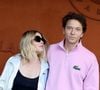 "Mon chéri n’est pas ce genre d’écrivain", a plaisanté la comédienne. 

Mélanie Thierry et son compagnon, le chanteur Raphaël - Les célébrités au village lors des Internationaux de France de tennis de Roland Garros 2024 à Paris. Le 29 mai 2024. © Jacovides-Moreau / Bestimage