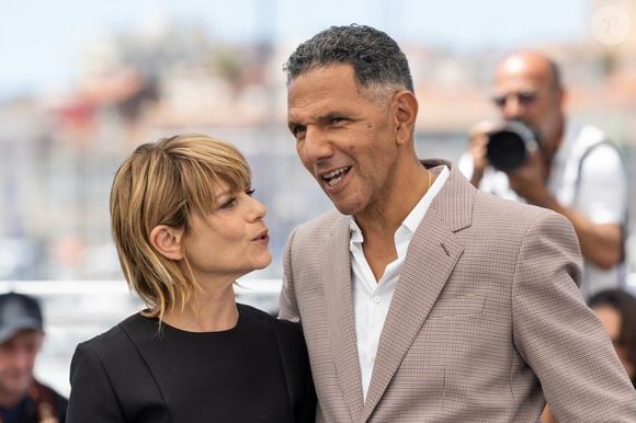 Un drame marquant pour l'interprète de Simone Signoret dans le film "Moi Qui T'Aimais", biopic sur l'histoire d'amour entre l'actrice et Yves Montand (Roschdy Zem)

Marina Foïs, Roschdy Zem au Photocall du film "Moi Qui T'Aimais" lors du 78ème Festival International du Film de Cannes, le 23 mai 2025.
© Jacovides/Moreau/Bestimage