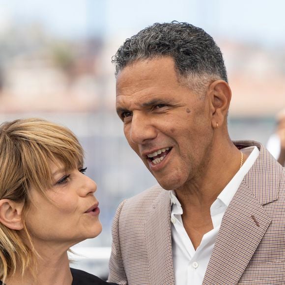 Un drame marquant pour l'interprète de Simone Signoret dans le film "Moi Qui T'Aimais", biopic sur l'histoire d'amour entre l'actrice et Yves Montand (Roschdy Zem)

Marina Foïs, Roschdy Zem au Photocall du film "Moi Qui T'Aimais" lors du 78ème Festival International du Film de Cannes, le 23 mai 2025.
© Jacovides/Moreau/Bestimage