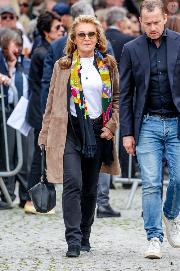 Sheila - Arrivées aux obsèques de l'auteure-compositrice-interprète et actrice française Françoise Hardy au crématorium du cimetière du Père-Lachaise à Paris, France, le 20 juin 2024. © Jacovides-Moreau/Bestimage
