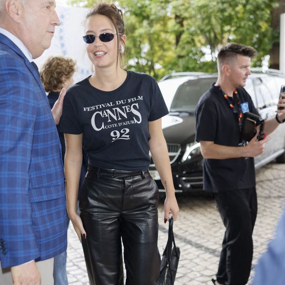 Adèle Exarchopoulos se rend à l'Hôtel Martinez pour assister à une projection avant le 78ème Festival de Cannes le 15 mai 2025 à Cannes, France. Photo by Marco Piovanotto/ABACAPRESS.COM