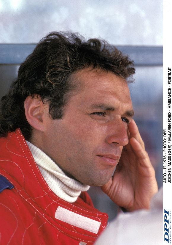L'ancien pilote allemand Jochen Mass, vainqueur des 24 Heures du Mans en 1989, est mort à l'âge de 78 ans le 4 mai 2025. © DPPI / PsnewZ / Bestimage