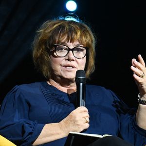 Nathalie Saint-Cricq lors de la soirée hommage "7 octobre - 2 ans après" en mémoire des victimes du 7 octobre et en soutien aux otages du Hamas à la salle Pleyel à Paris le 5 octobre 2025.
© Lionel Urman / Bestimage