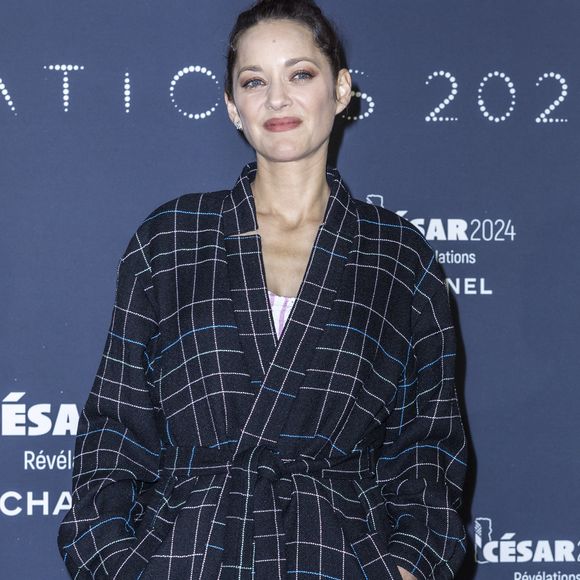 Marion Cotillard au photocall du dîner César Révélations 2024 à L'Élysée Montmartre à Paris le 15 janvier 2024.

© Olivier Borde / Bestimage