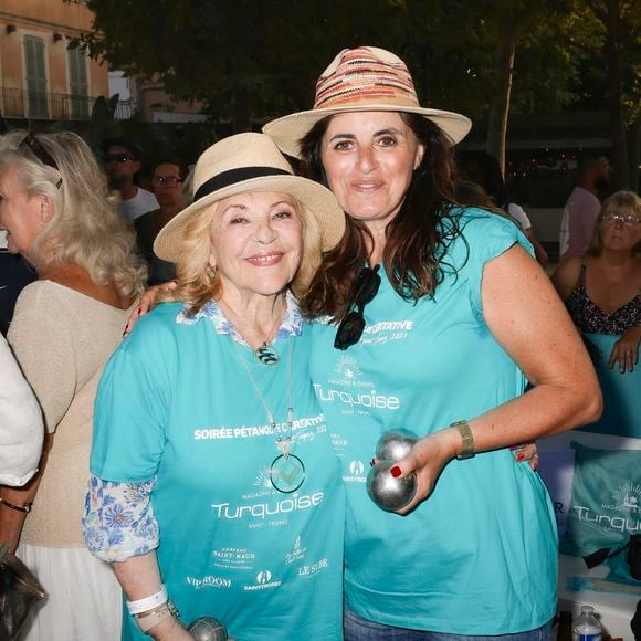 Nicoletta, Sandrine Sarroche lors de la 6ème édition du tournoi de pétanque caritative Turquoise place des lices au profit pour la deuxième année de l’association soleil d’enfance.
Saint-Tropez, le 10 août 2025.

© Jack Tribeca / Bestimage