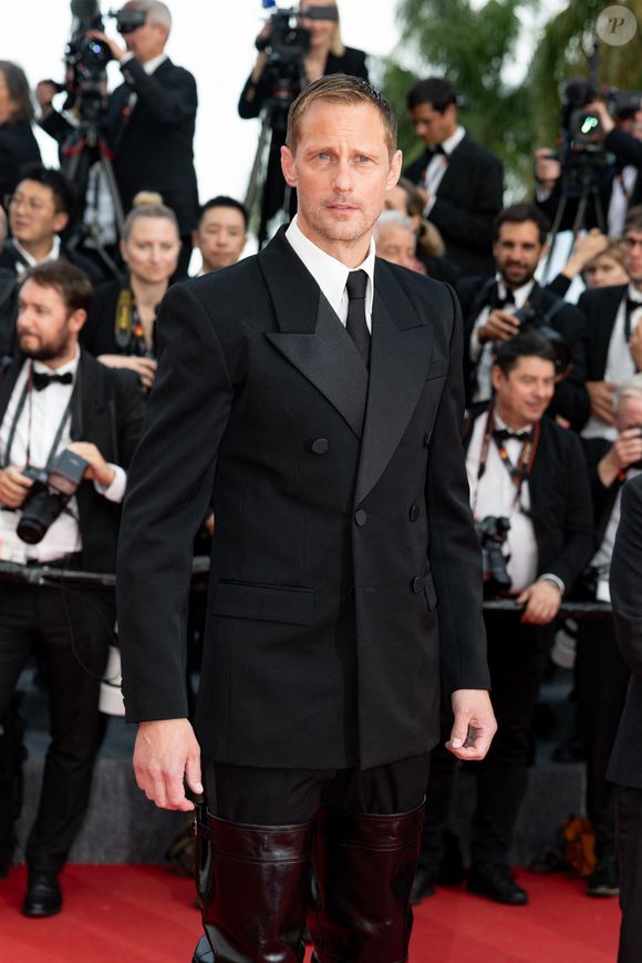 Alexander Skarsgård à la montée des marches du film « The Phoenician Scheme » lors du 78ème Festival International du Film de Cannes, au Palais des Festivals à Cannes. Le 18 mai 2025. © Olivier Borde / Bestimage