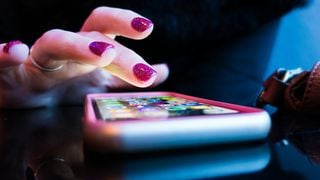 Votre téléphone vibre alors qu’il n’a pas reçu de notification ? La psychologie explique cette étrange sensation