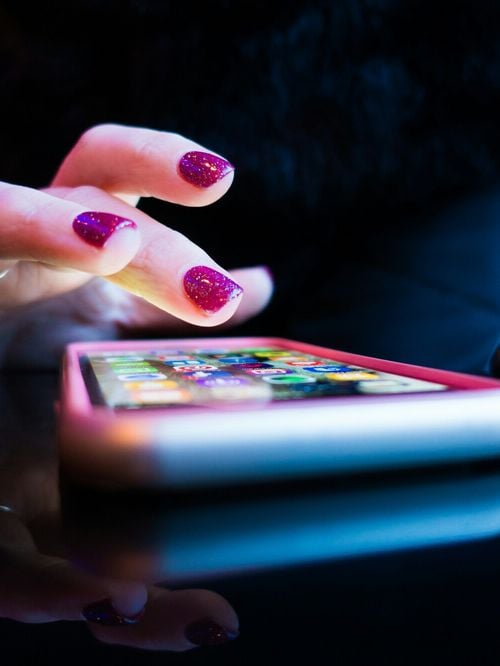 Votre téléphone vibre alors qu’il n’a pas reçu de notification ? La psychologie explique cette étrange sensation