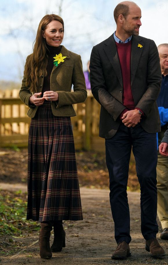 Kate Middleton, princesse de Galles et le prince William, prince de Galles  lors d'une visite au Meadow Street Community Garden and Woodland à Pontypridd au Pays de Galles le 26 février 2025. (Alpha / Bestimage).