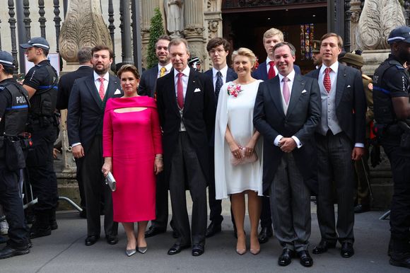 A l'occasion des 25 ans de règne de son époux qui abdiquera dans 3 mois, elle s'est laissé aller à la confidence

Le grand-duc Henri de Luxembourg, la grande-duchesse Maria Teresa de Luxembourg, le prince Guillaume, grand-duc héritier de Luxembourg, la comtesse Stéphanie de Lannoy, grande-duchesse héritière de Luxembourg, le prince Félix de Luxembourg, le prince Sébastien de Luxembourg, Noah de Nassau, Prince Louis à la cathédrale Notre-Dame de Luxembourg pour les célébrations de la fête nationale et pour le 25e anniversaire de règne du grand duc Henri le 23 juin 2025  Dana Press / Bestimage