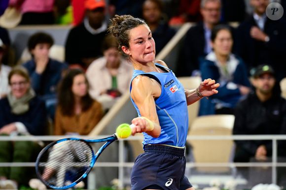 Révélation inattendue de Roland-Garros cette année, Loïs Boisson, 22 ans, a déjoué tous les pronostics en atteignant les demi-finales du tournoi 

Loïs Boisson lors des internationaux de France de Tennis de Roland Garros. © Dante Badano / PSNewz /Bestimage