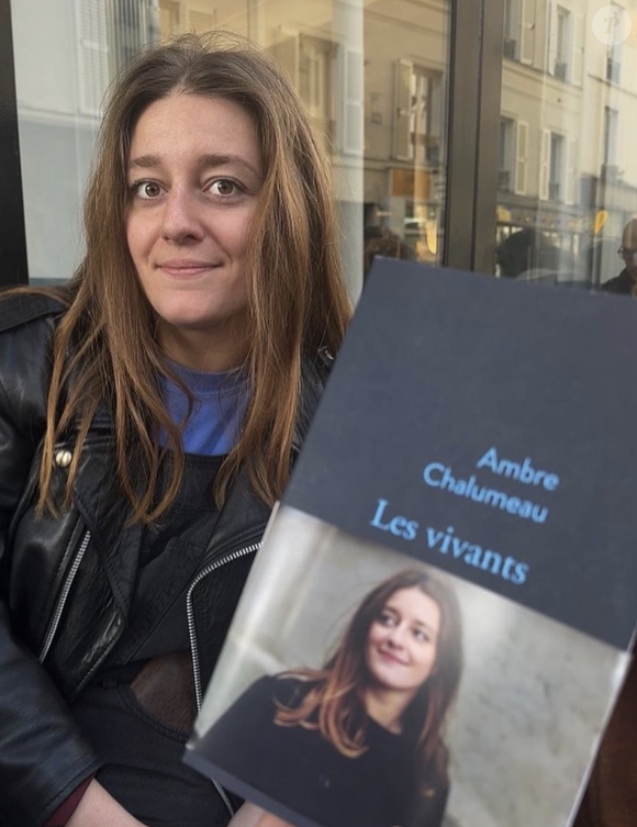 Ambre Chalumeau vient de sortir son premier livre, "Les Vivants". Un ouvrage adoré par Antoine de Caunes.

Ambre Chalumeau, chroniqueuse de "Quotidien"