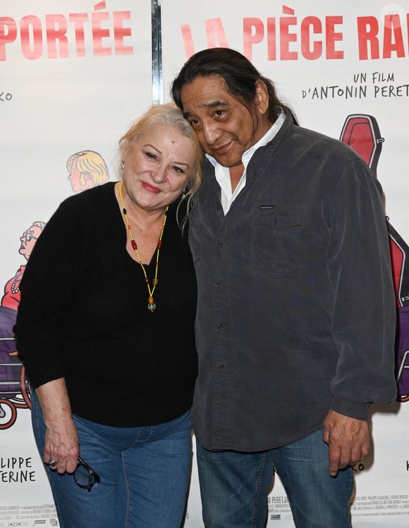 Josiane Balasko et son mari George Aguilar à la première du film "La Pièce Rapportée" au cinéma UGC Ciné Cité Les Halles à Paris, le 30 novembre 2021.
© Guirec Coadic/Bestimage