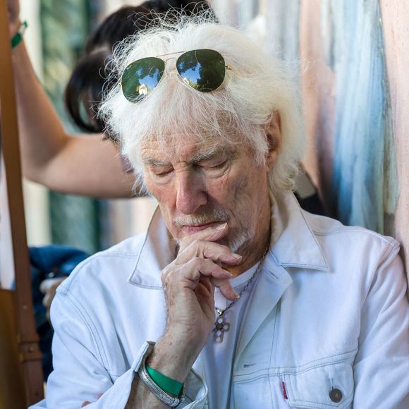 Il y a quelques jours, le chanteur regrettait de ne plus être invité aux Francofolies de la Rochelle...

3ème édition d'écrivains à Gonzague Saint Bris, Hugues Aufray assistant à l'événement annuel de dédicace 'Foret Des Livres' à Chanceaux-Pres-Loches, près de Tours, France, le 28 août 2022. Photo by Pascal Avenet/ABACAPRESS.COM