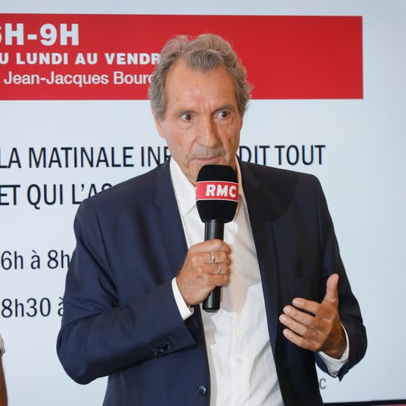 Ce mercredi 28 mai, il a été annoncé qu'il quitterait à la fin de la saison son poste de journaliste chez Sud Radio après trois années de services.

Jean-Jacques Bourdin - Conférence de presse de rentrée 2019-2020 de RMC, RMC Sport et BFM TV à Altice Campus à Paris le 28 août 2019. © Christophe Clovis / Bestimage