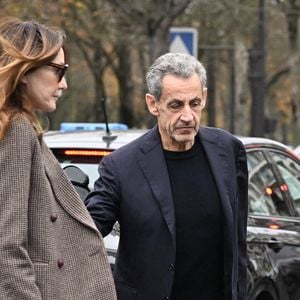 Nicolas Sarkozy et sa femme Carla Bruni vont déjeuner au restaurant Le Flandrin à Paris le lendemain de la sortie de prison de l'ancien président le 11 novembre 2025. Photo par Agence / Bestimage